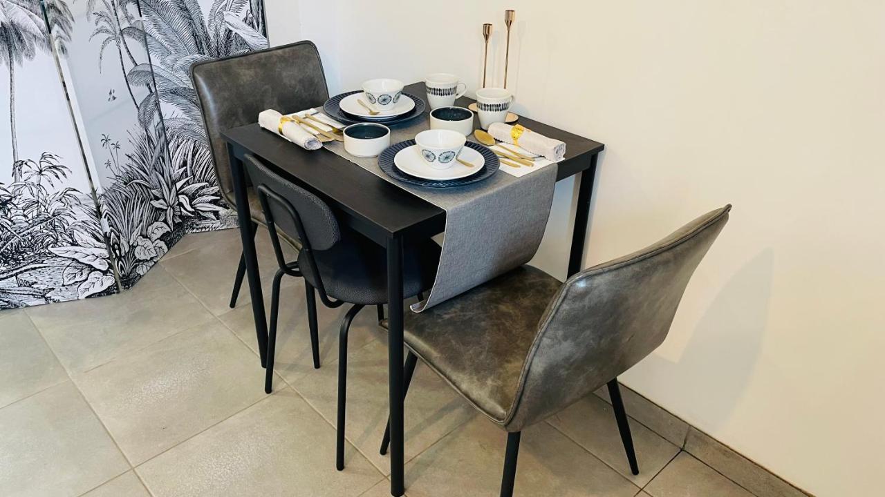 Studio Tropical Apartment Massy  Luaran gambar